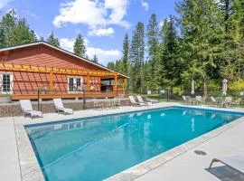 River Road Lodge by NW Comfy Cabins