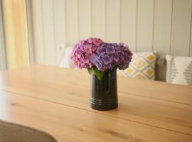 Ocean Breeze, cottage in Cork