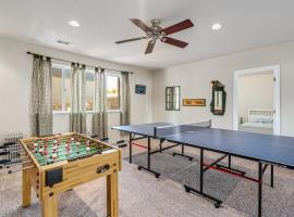 Fisherman's Cove Retreat - Game Room Included! home，格羅夫蘭的高爾夫飯店