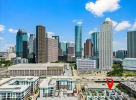 Luxe 3 Story Townhome with Downtown View Near NRG Stadium Centrally Located Walkable To Popular Restaurants