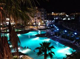 Super appartement avec 5 piscines en résidence, hotell i Monastir