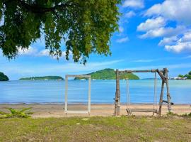 At The Beach Apartments, hotel di Pantai Panwa