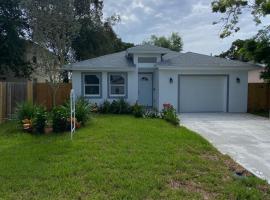 Mango Tree House, vacation home in Lake Worth