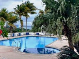 SUITE DENTRO DEL CLUB CASA BLANCA EN SAME, beach hotel in Esmeraldas