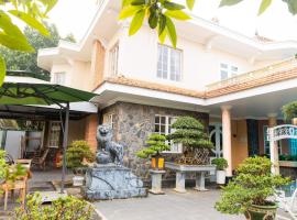 BACH TÙNG Garden Village, villa in Ấp Xuân An