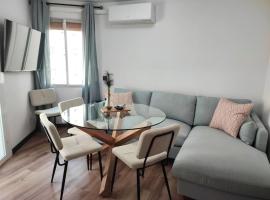 Cosy flat a few min to Barcelona emblematic sites, hotel en Cornellà de Llobregat