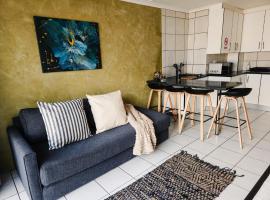 Sea Breeze Manor - Gold Unit, apartment in East London