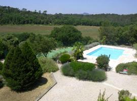 Maison MARLET, hotel u gradu Flassans-sur-Issole