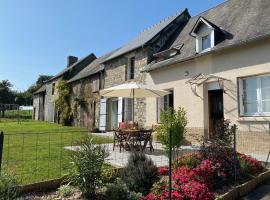 Entire Farm House stay, La Gérouardière, hotel with parking in Barenton