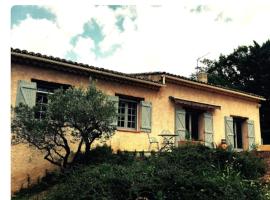 Petit coin de Paradis en Provence: Aups şehrinde bir otel