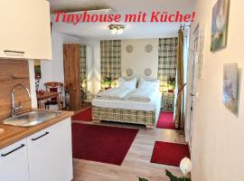Tinyhouses am Neusiedlersee, cabin sa Fertőrákos