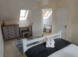 3 bedroom townhouse near Bicester Village, cheap hotel in Bicester