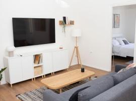 lovely apartment in Ra'anana, feriebolig i Ra'anana