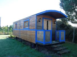 Roulotte, cabin in Marnefer