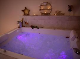 Le Mas aux Amoureux , Suite Romantique et Spa, Resort in Le Barcar&egrave;s