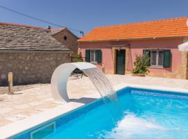 Stone houses Nikola, Hotel in Podorljak
