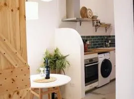 Cozy Townhouse With Patio