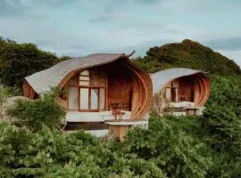 Kini Resort - Oceanfront Bamboo Eco Lodges