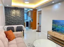 Modern 1BR with King Bed beside SM Mall