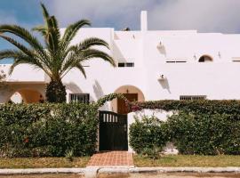 Villa Vue sur la Méditerranée: Cabo Negro şehrinde bir otel