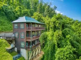 Greystone, Hot Tub, Game Room, FREE Attraction tickets each paid day, Pool Table, WIFI!!!