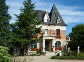 Villa Les Iris, nakvynės su pusryčiais namai mieste Saint-Félix