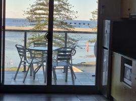 The Entrance Superb Apartment The Entrance NSW with Ocean - Lake Views, hotel in The Entrance