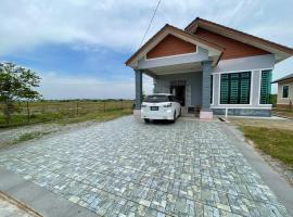 Nice bungalow with view of paddy fields, hotel di Tumpat