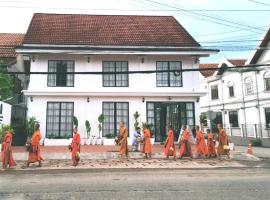 Midnight Blue Guesthouse, casa de hóspedes em Luang Prabang