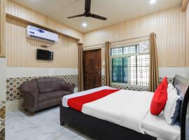 ํ ๋์๋์ ์์นํ ํธํ
Hotel Chitrarth & Party Lawn