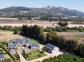 2-Bedroom apartment - Riverside bliss in Paarl, affittacamere a Paarl