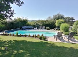 LE CLOS DU MONTYS โรงแรมในLouveigné