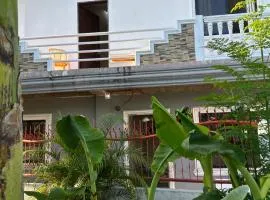 Cebu City 3 bedrooms split house 2nd floor-WIFI