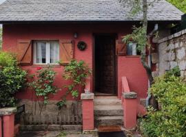 Casita roja, guest house in Cercedilla