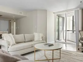 Hollywood 2BR w Gym Pool Lounge nr the 101 LAX-730