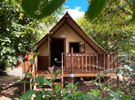 Camping Canal de Berry, hôtel acceptant les animaux domestiques à Saint-Amand-Montrond