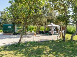 Cocoon insolite, Hotel in Pernes-les-Fontaines