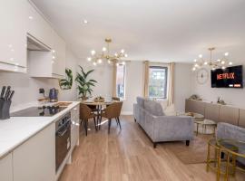 Crescent Court modern and luxurious Apartments York, vacation rental in York