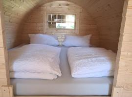 Schlaffass mit Wellness in alter Scheune, luxury tent in Seinsheim