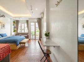 Holly's Balcony Bliss Homestay