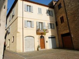 La Casa nel Borgo, hotel com estacionamento em Montecastrilli