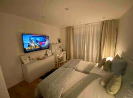 Near Messe and Playmobil Funpark between Nürnberg and Schwabach , Free parking , Netflix , 24h Self Check-in, hotel v destinaci Schwabach