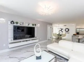 Luxury VIP 3 Bed 2 Bath Apartment Yacht Club Aventura