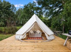 The Bell Tent - overlooking the moat with decking, luxury tent in Evesham