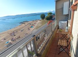Mirador Mar de Castelao, 1ª línea de playa urbana, apartamento em Vilanova de Arousa