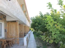 G&Ouml;K&Ccedil;EADA BATIHAN OTEL, hotel na praia em Bademli