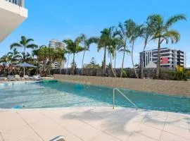 Romantic Getaway in Surfers Paradise - Elston Apartment with Ocean View - Wow Stay