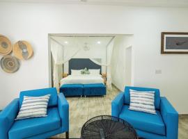 Modern deluxe with kitchenette and pool - 2148, apartment in Victoria Falls