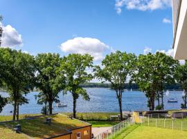 Apartament Stranda Lake Suite, place to stay in Giżycko
