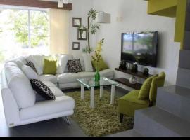 casa green con club de alberca, holiday home in Tepic